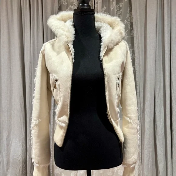 Bebe Women's Cream Jacket
Size S Excellent Condition - Picture 6 of 7